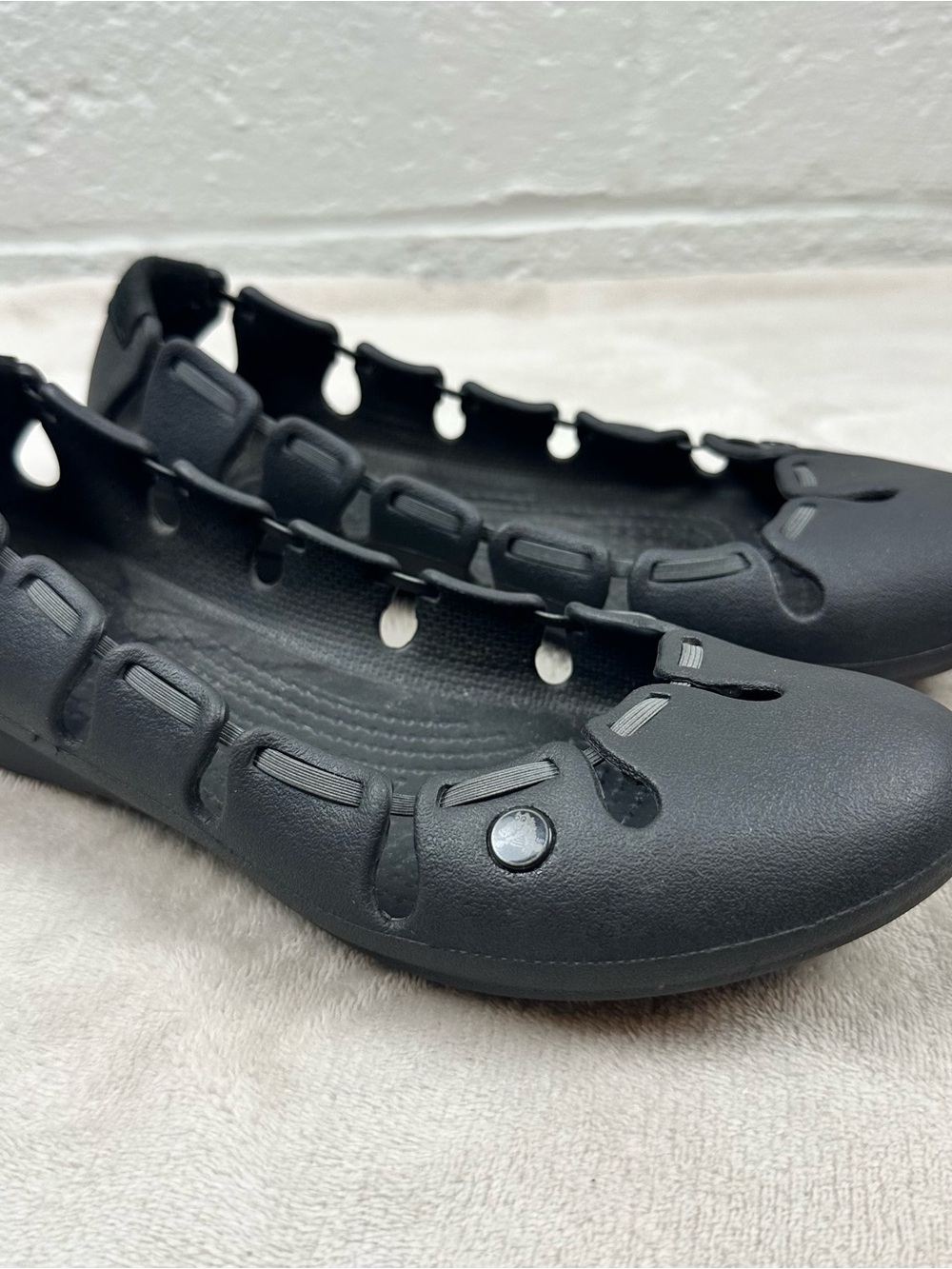 Crocs Black Cutout Ballet Flats Stretch Comfort Shoes Women’s W8